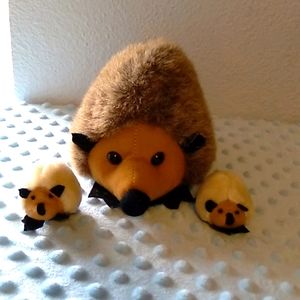 B.J. Toy Hedgehog Mommy with babies